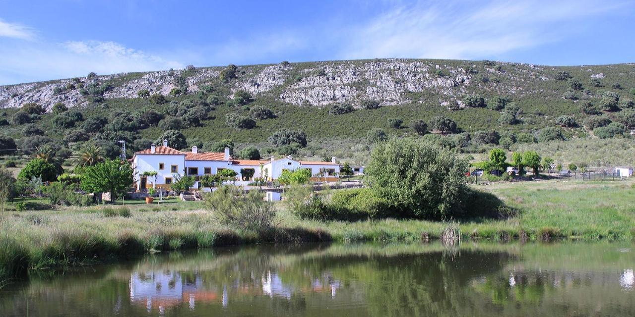 Palacio Viejo De Las Corchuelas Torrejón el Rubio Exterior foto